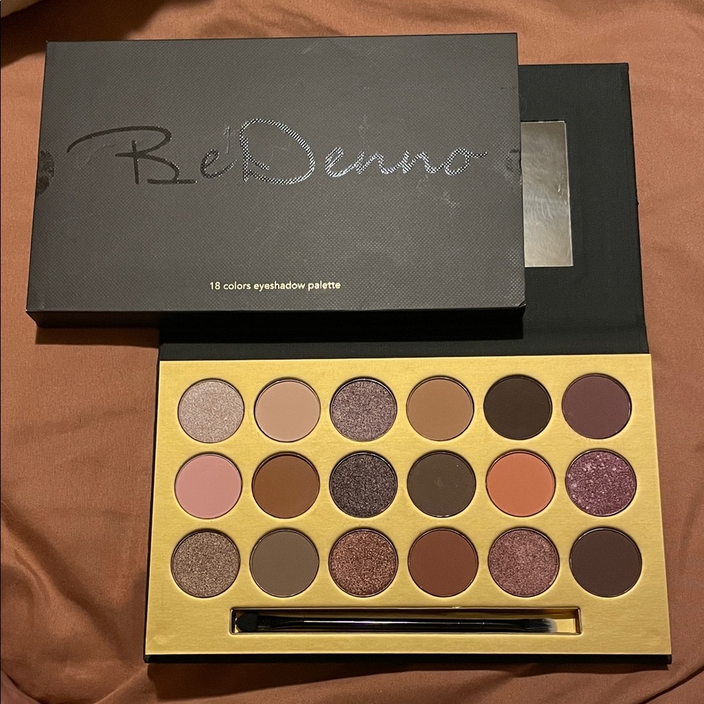 Be Denno 18-Color Eyeshadow Palette